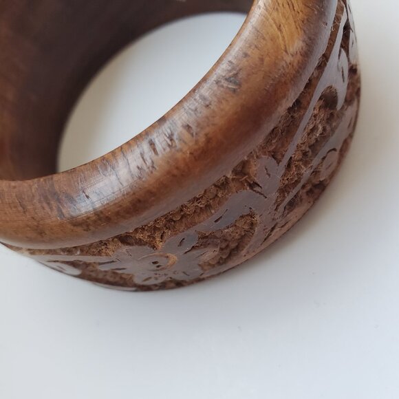 Chunky Tribal Style Hand Carved Wide Wood Bangle Bracelet Floral Vines Texture - Picture 5 of 8